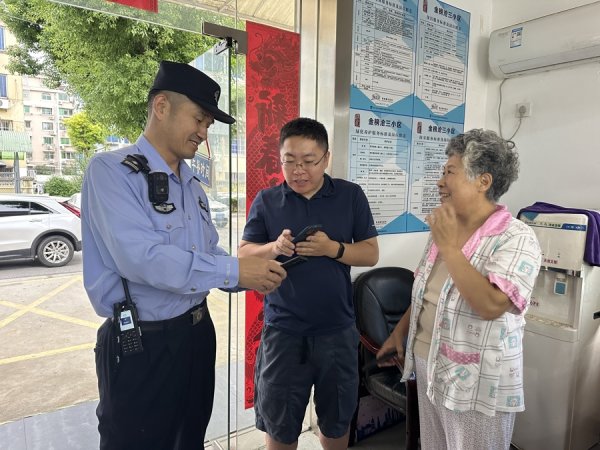 千里马配资 点赞，闵行这位社区民警获殊荣……