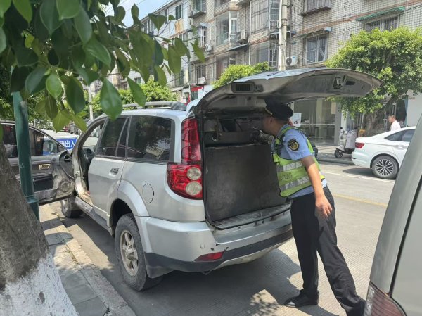 华锋优配网 私家车非法改装“流动加油车”被查 驾驶员面临3万到10万元罚款