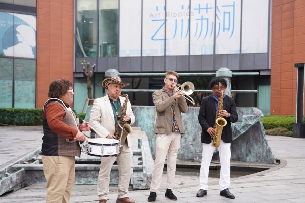 启盈优配 时代的、人民的、国际的艺术节，创造更多城市生活新场景｜“艺”路新景观